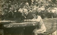1933 - Louise (Loulou) ANCELY et Madeleine LOUBIERE