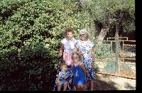Madzleine BALAZARD et ses petits enfants Olivier et Marine