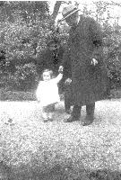 Madeleine et son grand pere J-B LOUBIÈRE ALBUM LOUBIERE 6 -  012-002