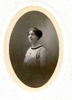 1925 environ  _ Suzanne (ex Dieuzeide ) Bedouret - 029